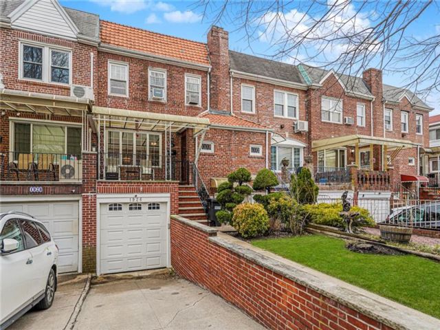  3 BR,  1.00 BTH &nbsp;Single family style home in Marine Park