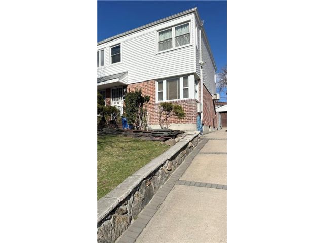 [Oakland Gardens Real Estate, listing number 3333744]