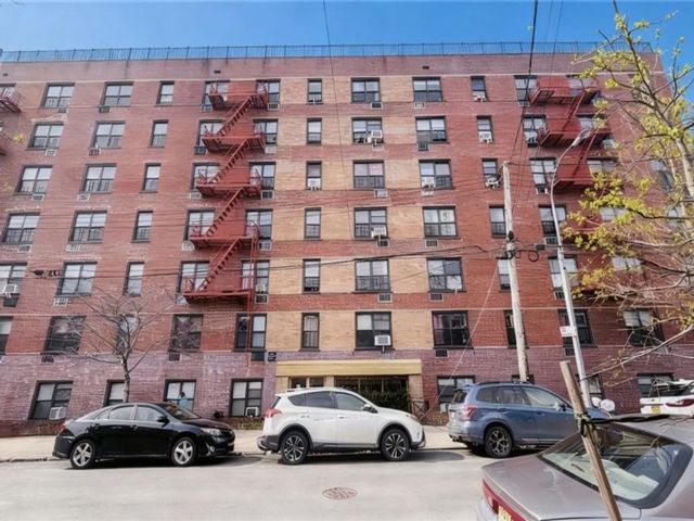 1 BR,  1.00 BTH &nbsp;Co-op style home in Dyker Heights