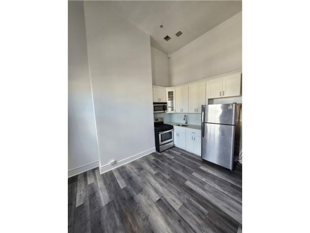  3 BR,  1.00 BTH &nbsp;Multi-family style home in East New York