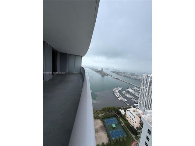 [PHOTO]