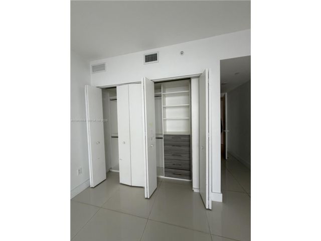 [PHOTO]
