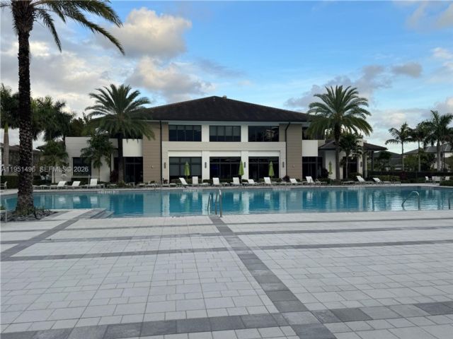  3 BR,  2.00 BTH &nbsp;Condo style home in Medley