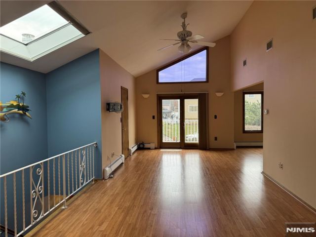  2 BR,  2.00 BTH &nbsp; style home in Wallington