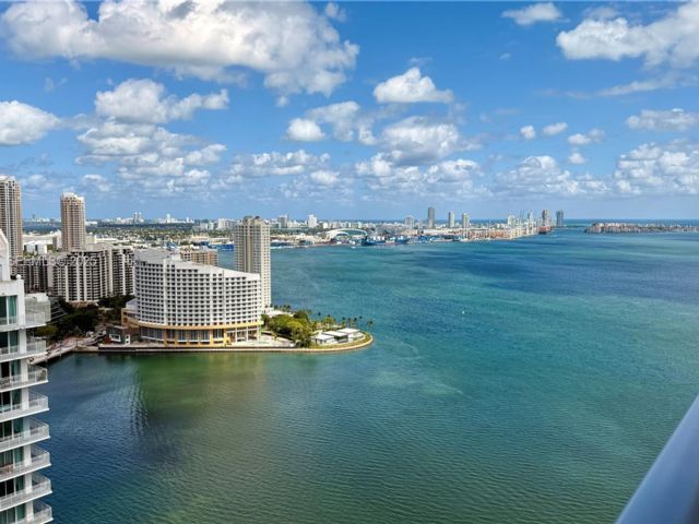  3 BR,  2.00 BTH &nbsp;Condo style home in Miami