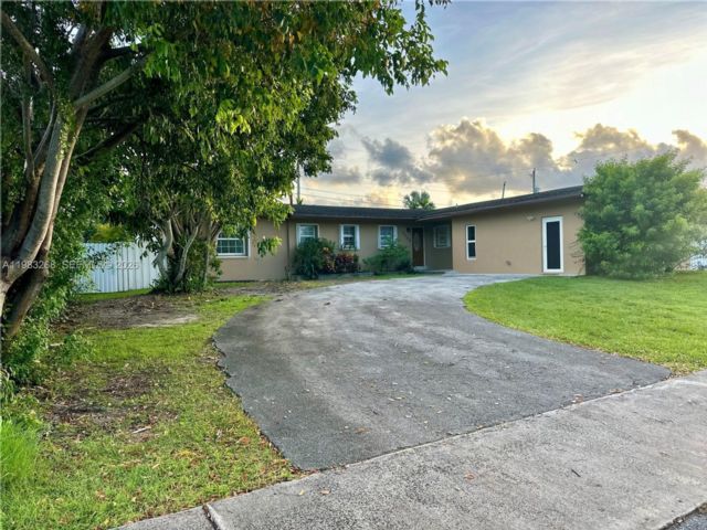  3 BR,  2.00 BTH &nbsp; style home in Miami