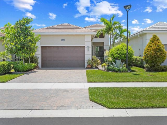  2 BR,  2.00 BTH &nbsp; style home in Loxahatchee