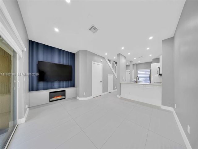  2 BR,  2.00 BTH &nbsp; style home in Pembroke Pines