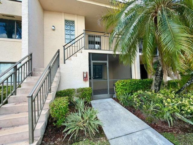  2 BR,  2.00 BTH &nbsp; style home in Weston