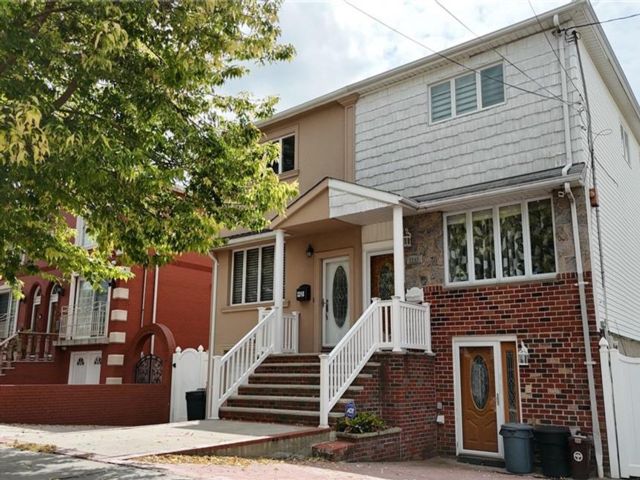  4 BR,  3.00 BTH &nbsp;Single family style home in Bergen Beach