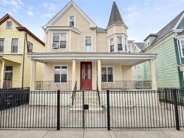  9 BR,  0.00 BTH &nbsp;Multi-family style home in East New York