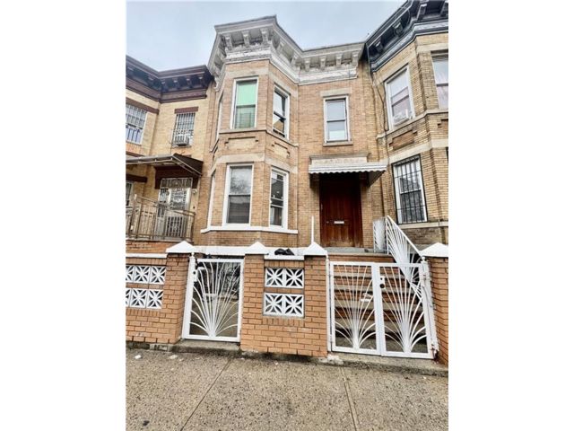 Studio,  0.00 BTH &nbsp;Multi-family style home in Sunset Park