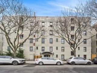  2 BR,  1.00 BTH &nbsp;Co-op style home in Astoria