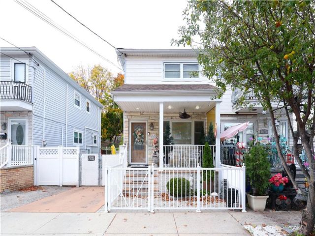  3 BR,  2.00 BTH &nbsp;Single family style home in Dongan Hills-above Hylan