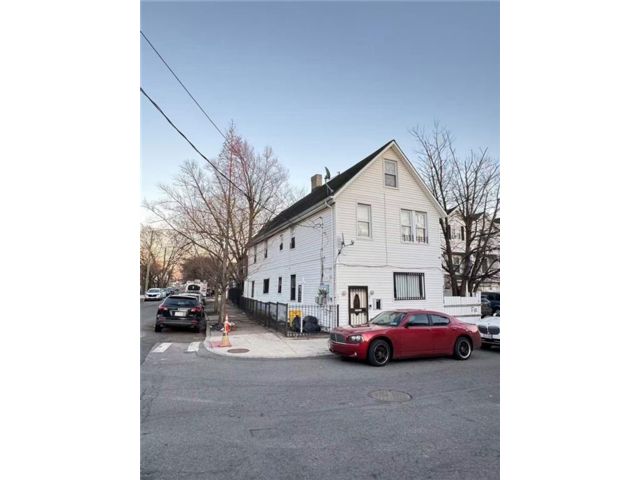 Studio,  0.00 BTH &nbsp;Multi-family style home in Port Richmond