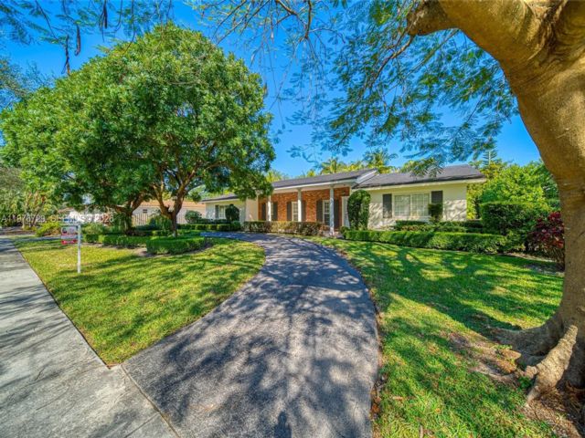  4 BR,  2.00 BTH &nbsp; style home in Palmetto Bay