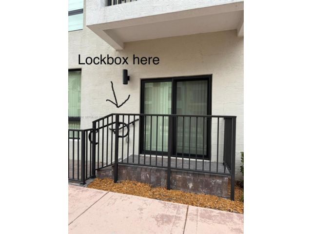  3 BR,  2.00 BTH &nbsp;Apartment style home in Medley