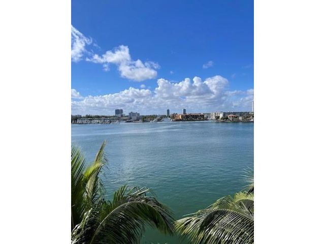  2 BR,  2.00 BTH &nbsp; style home in Sunny Isles Beach