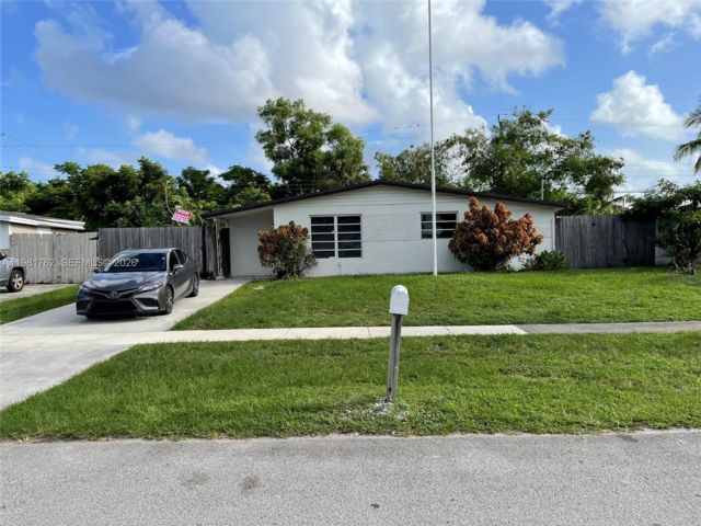  2 BR,  1.00 BTH &nbsp; style home in Davie