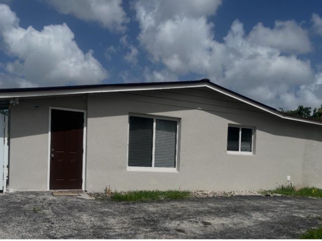  3 BR,  2.00 BTH &nbsp; style home in Davie