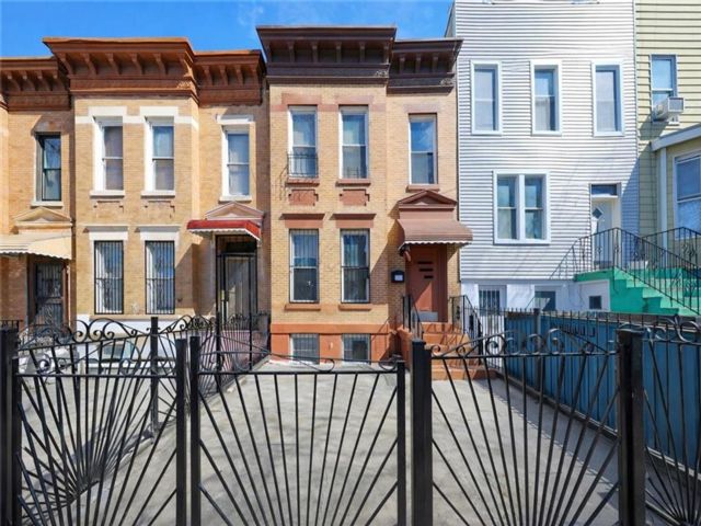  6 BR,  3.00 BTH &nbsp;Multi-family style home in Sunset Park