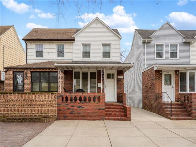  3 BR,  3.00 BTH &nbsp;Single family style home in Marine Park