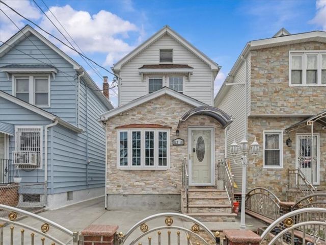  2 BR,  2.50 BTH &nbsp;Single family style home in South Ozone Park