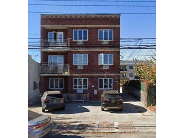  2 BR,  2.00 BTH &nbsp;Condominium style home in Gravesend