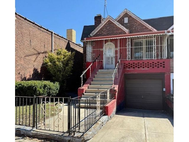  5 BR,  0.00 BTH &nbsp;Multi-family style home in East Flatbush