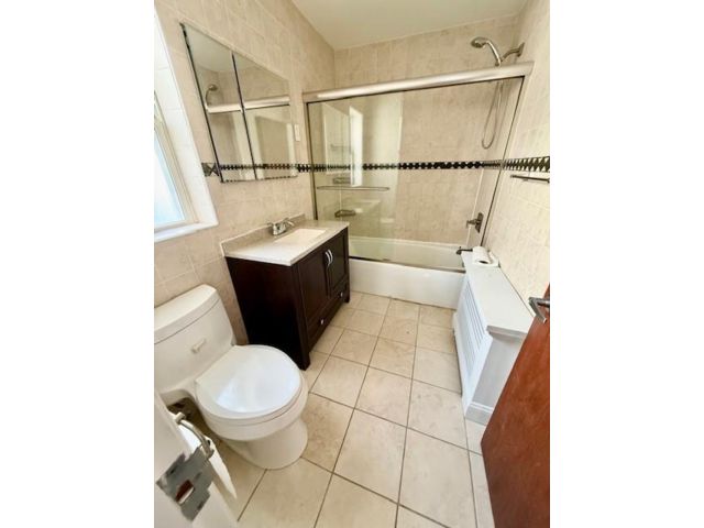  3 BR,  3.00 BTH &nbsp;Single family style home in Madison