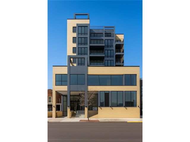  2 BR,  2.00 BTH &nbsp;Condominium style home in Sunset Park