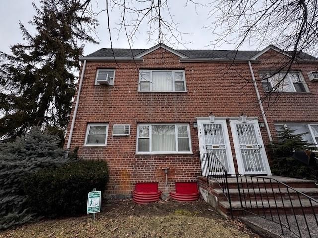  2 BR,  1.00 BTH &nbsp;Co-op style home in Dyker Heights