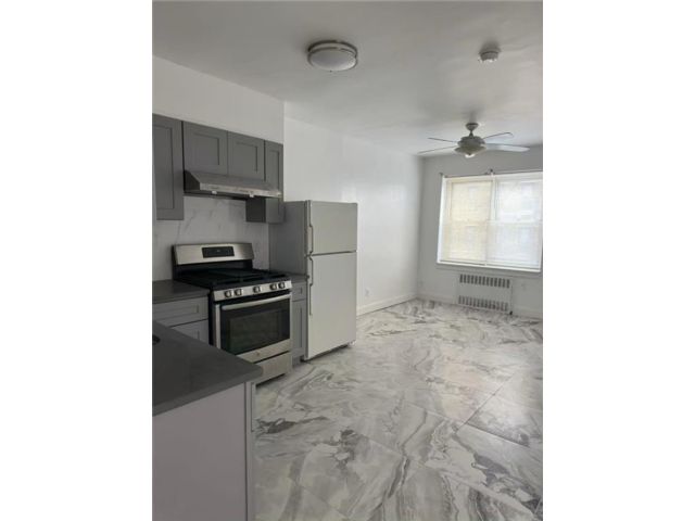  4 BR,  2.00 BTH &nbsp;Multi-family style home in Bay Ridge