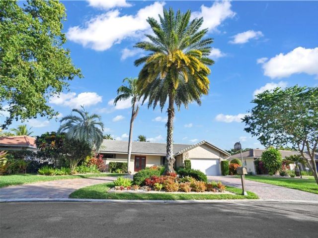  4 BR,  2.50 BTH &nbsp;European style home in Coral Springs