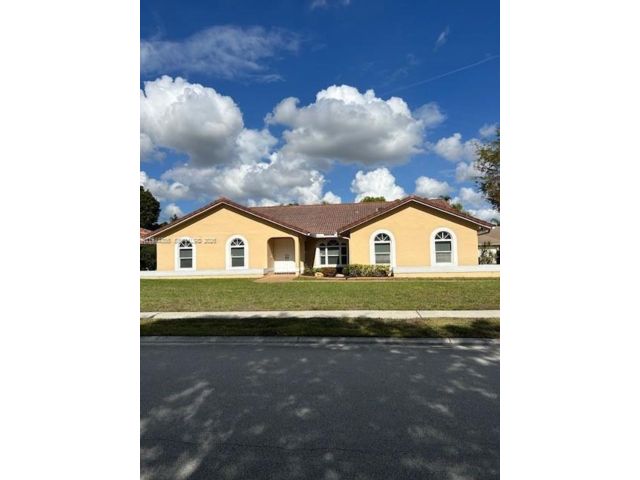  4 BR,  2.00 BTH &nbsp;European style home in Plantation