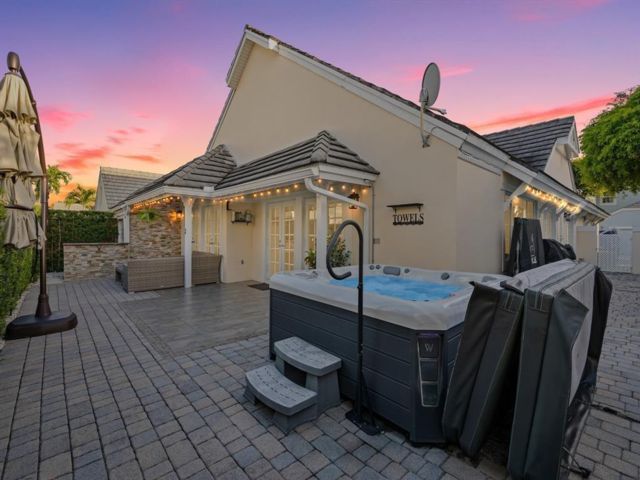  3 BR,  2.00 BTH &nbsp; style home in Medley