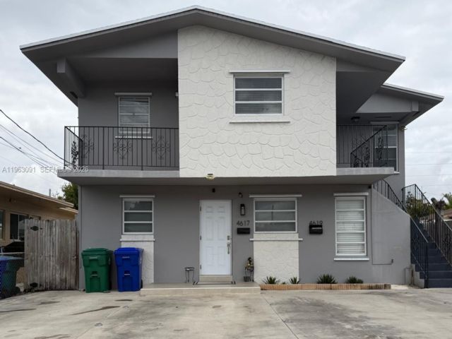  4 BR,  2.00 BTH &nbsp;Duplex style home in Miami