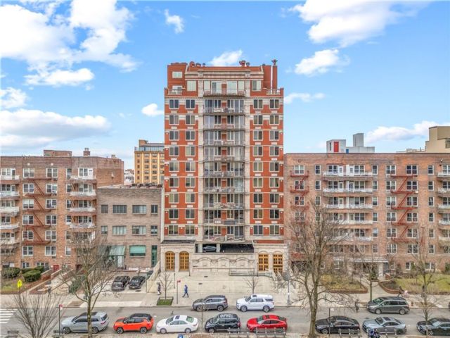[Brighton Beach Real Estate, listing number 3334048]
