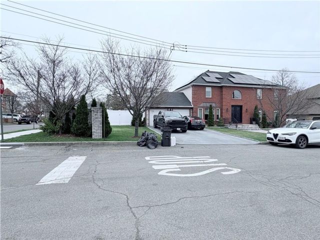  6 BR,  4.00 BTH &nbsp;Single family style home in Tottenville