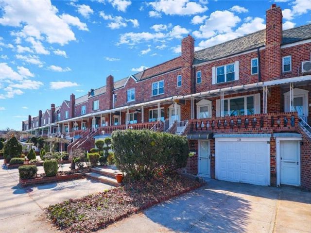 Studio,  0.00 BTH &nbsp;Multi-family style home in Bath Beach