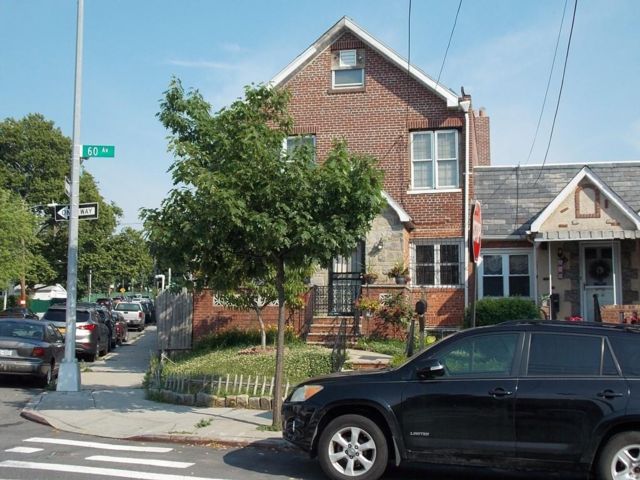  4 BR,  2.00 BTH &nbsp;Single family style home in Maspeth