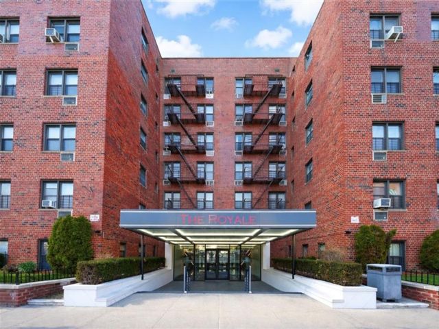  2 BR,  1.00 BTH &nbsp;Co-op style home in Bensonhurst