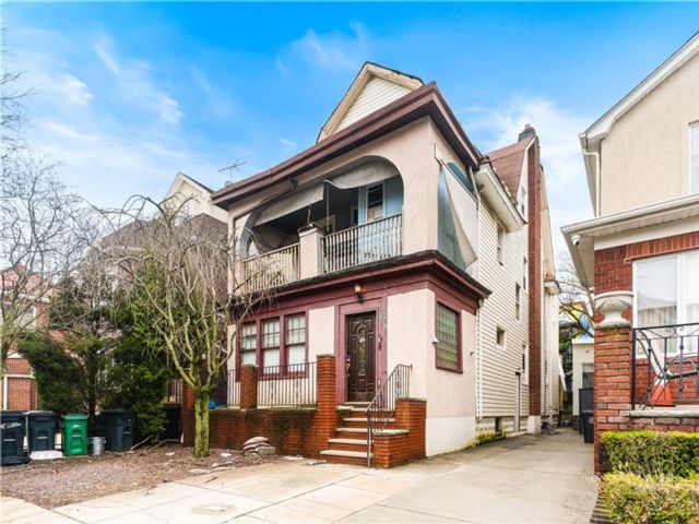  7 BR,  0.00 BTH &nbsp;Multi-family style home in Midwood