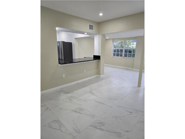  4 BR,  2.00 BTH &nbsp;Single family style home in Miami