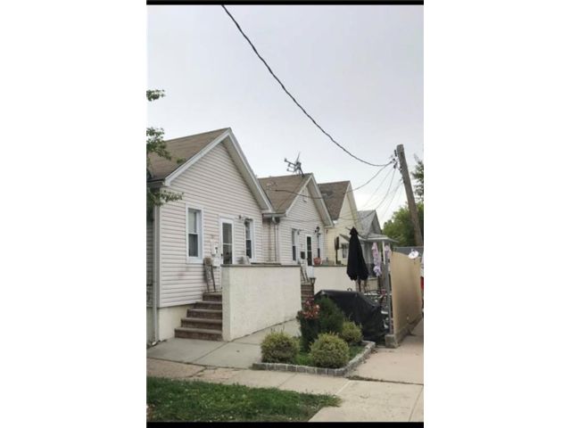  1 BR,  2.00 BTH &nbsp;Single family style home in Rosebank