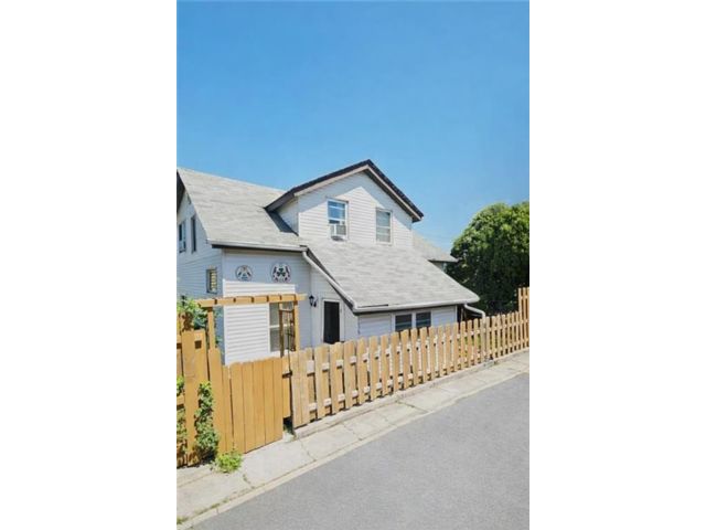  3 BR,  2.00 BTH &nbsp;Single family style home in Gerritsen Beach