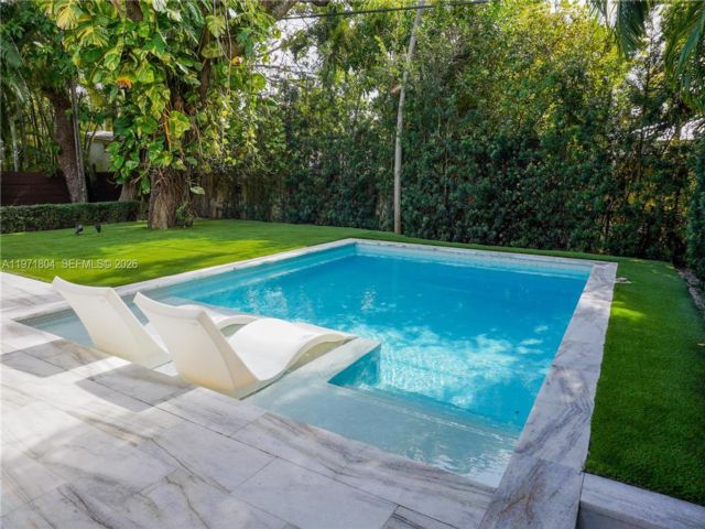  3 BR,  2.00 BTH &nbsp; style home in El Portal