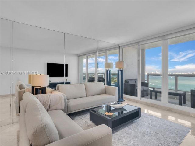  2 BR,  2.00 BTH &nbsp; style home in Miami