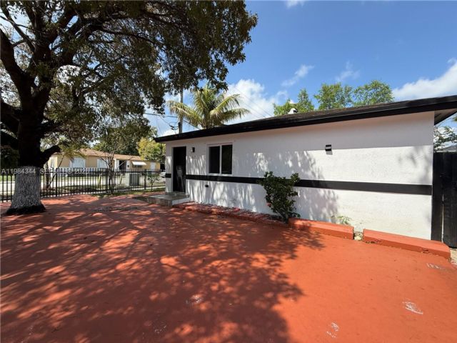  2 BR,  1.00 BTH &nbsp; style home in Miami