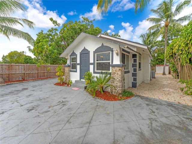  2 BR,  2.00 BTH &nbsp; style home in Miami